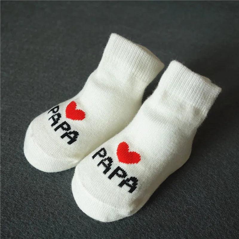 2 Paia di Calzini Neonato "MAMA & PAPA" – Regalo Perfetto per Bebè! 👶❤️