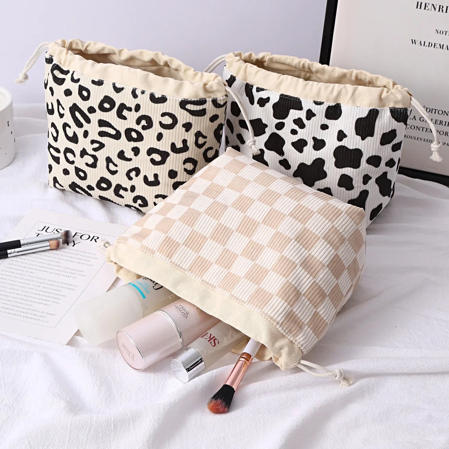 🎀 Borsa trucco velluto scozzese con organizer stile college! ✨ #Moda2025