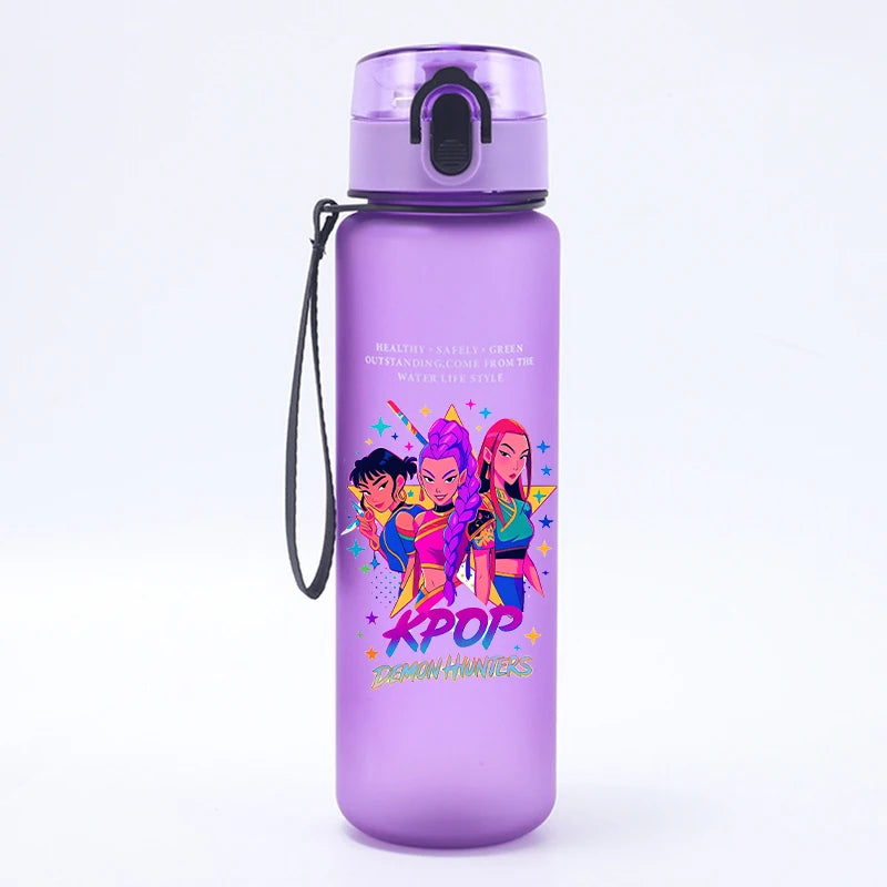 💖 Borraccia KPop Demon Hunters - Cute, Grande Capacità, Design Kawaii!
Perfetta per fan del KPop! Impermeabile, leggera e super trendy. 🎵💦