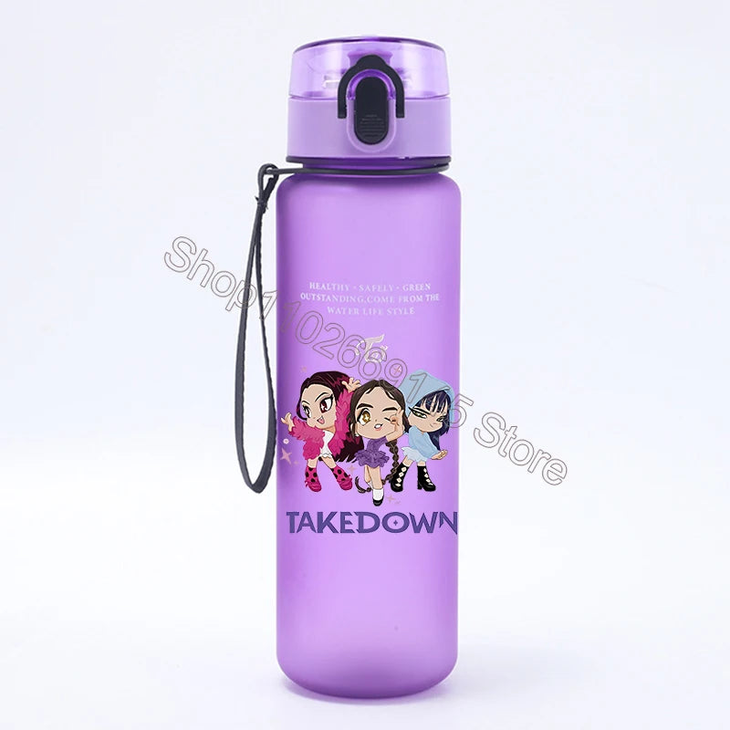 💖 Borraccia KPop Demon Hunters - Cute, Grande Capacità, Design Kawaii!
Perfetta per fan del KPop! Impermeabile, leggera e super trendy. 🎵💦