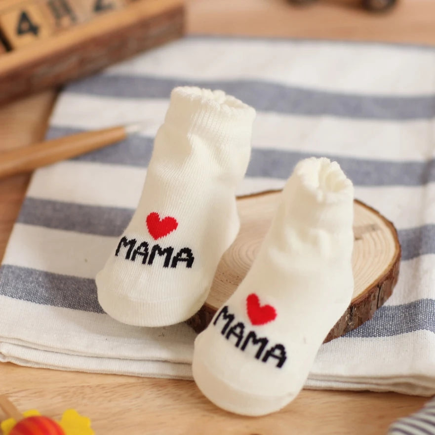 2 Paia di Calzini Neonato "MAMA & PAPA" – Regalo Perfetto per Bebè! 👶❤️