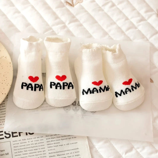 2 Paia di Calzini Neonato "MAMA & PAPA" – Regalo Perfetto per Bebè! 👶❤️