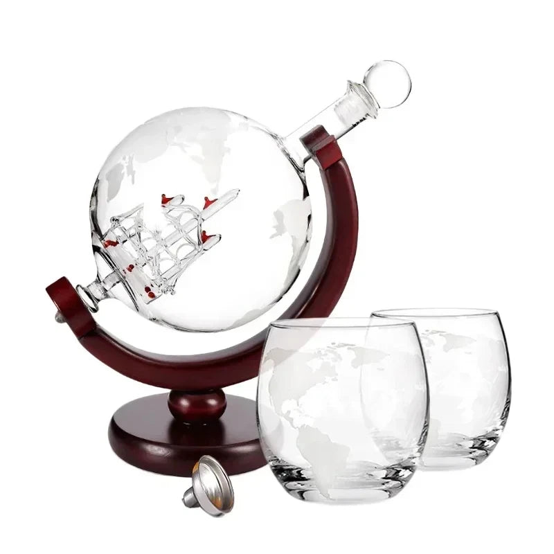 Set Decanter Globo 900ml + 2 Bicchieri Whisky - Supporto Legno, Senza Piombo