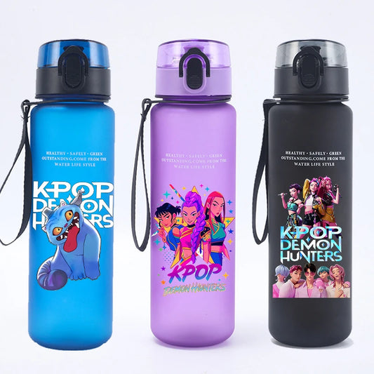 💖 Borraccia KPop Demon Hunters - Cute, Grande Capacità, Design Kawaii!
Perfetta per fan del KPop! Impermeabile, leggera e super trendy. 🎵💦