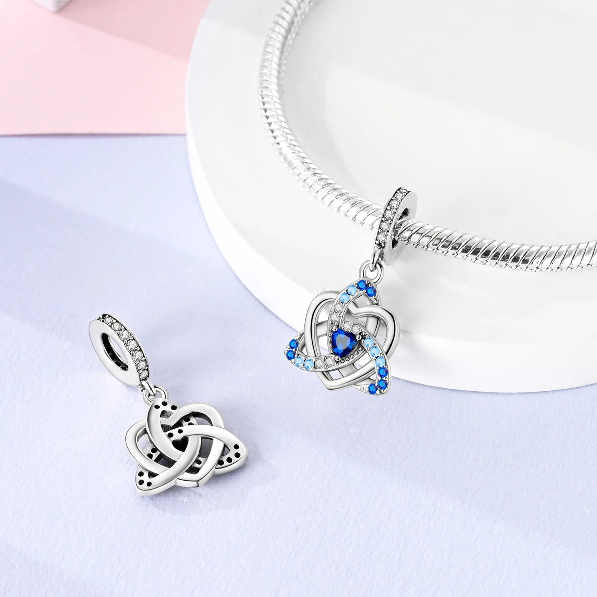 💙 Bracciale Charm Argento 925 - Perle Blu, Gioielli Fai Da Te, Design Moderno e Minimalista
Crea il tuo gioiello unico! Perle in argento sterling e charm eleganti. 🎨✨
