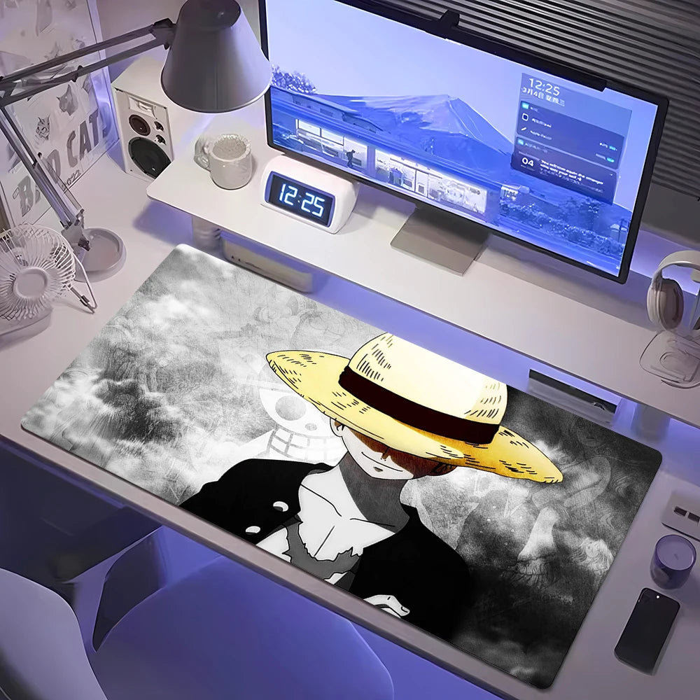 🏴‍☠️ Tappetino Mouse One Piece XXL - 900x400mm, Design Anime, per Gaming!
Superficie ultra-liscia, base in gomma antiscivolo. Perfetto per fan e gamer! 🎮🔥