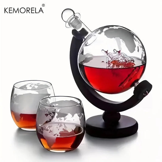 Set Decanter Globo 900ml + 2 Bicchieri Whisky - Supporto Legno, Senza Piombo