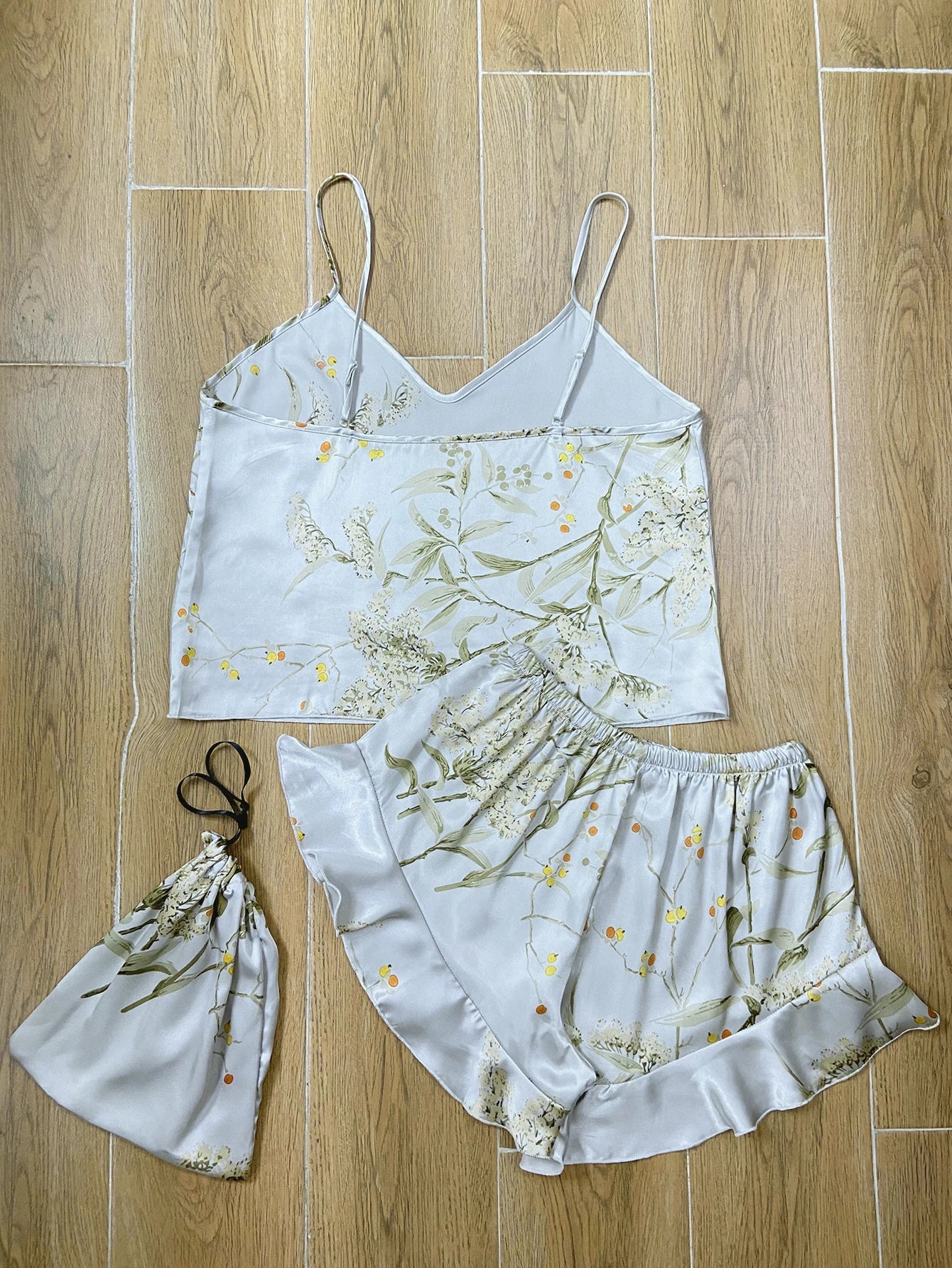 PIGIAMA FIORALE ELEGANTE - Top Cami + Shorts Volant - Loungewear Donna