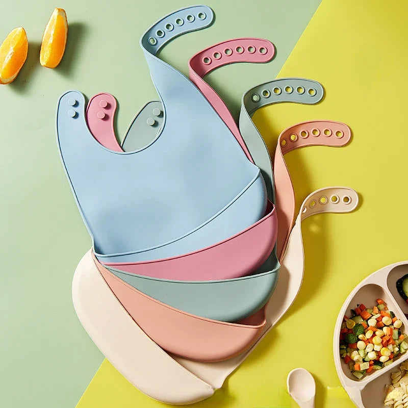 👶 BAVAGLINO IN SILICONE MORBIDO - Impermeabile, Regolabile e Super Pratico!